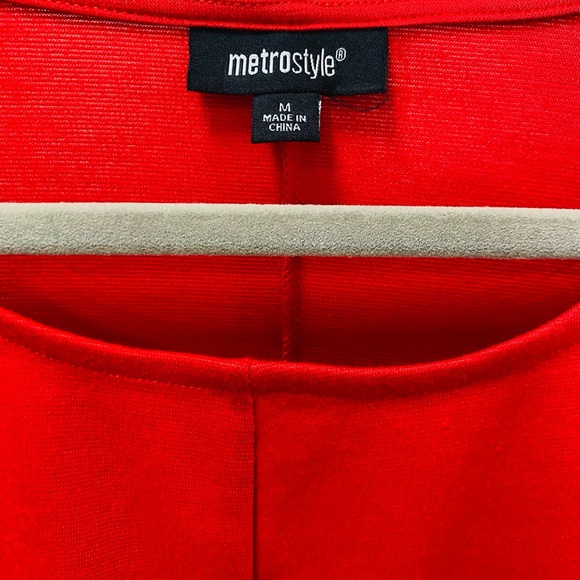 NWT Metrostyle Women's Knit Red Black Trim Asymmetric Tunic Top Size Medium - Picture 5 of 10